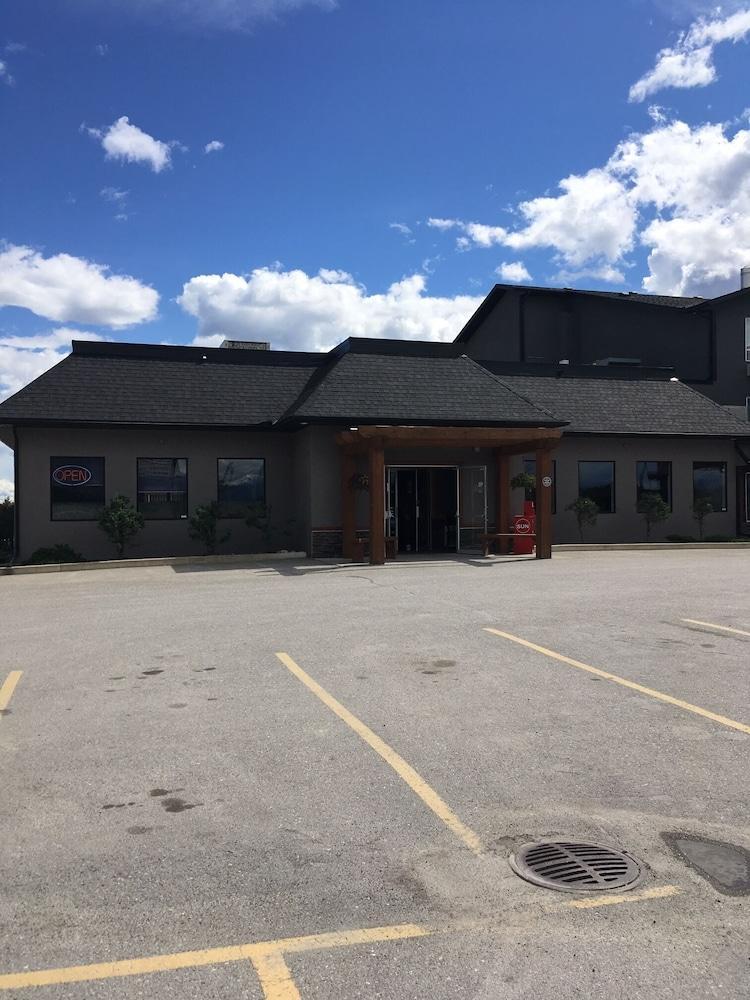 The Kanata Inns インヴァーミア エクステリア 写真